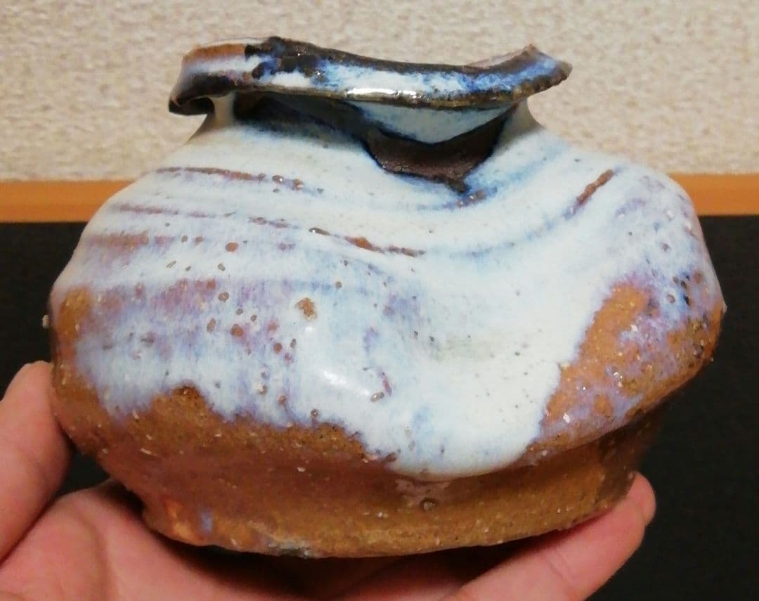 宇田川抱青作　萩焼　花入　共箱　花瓶