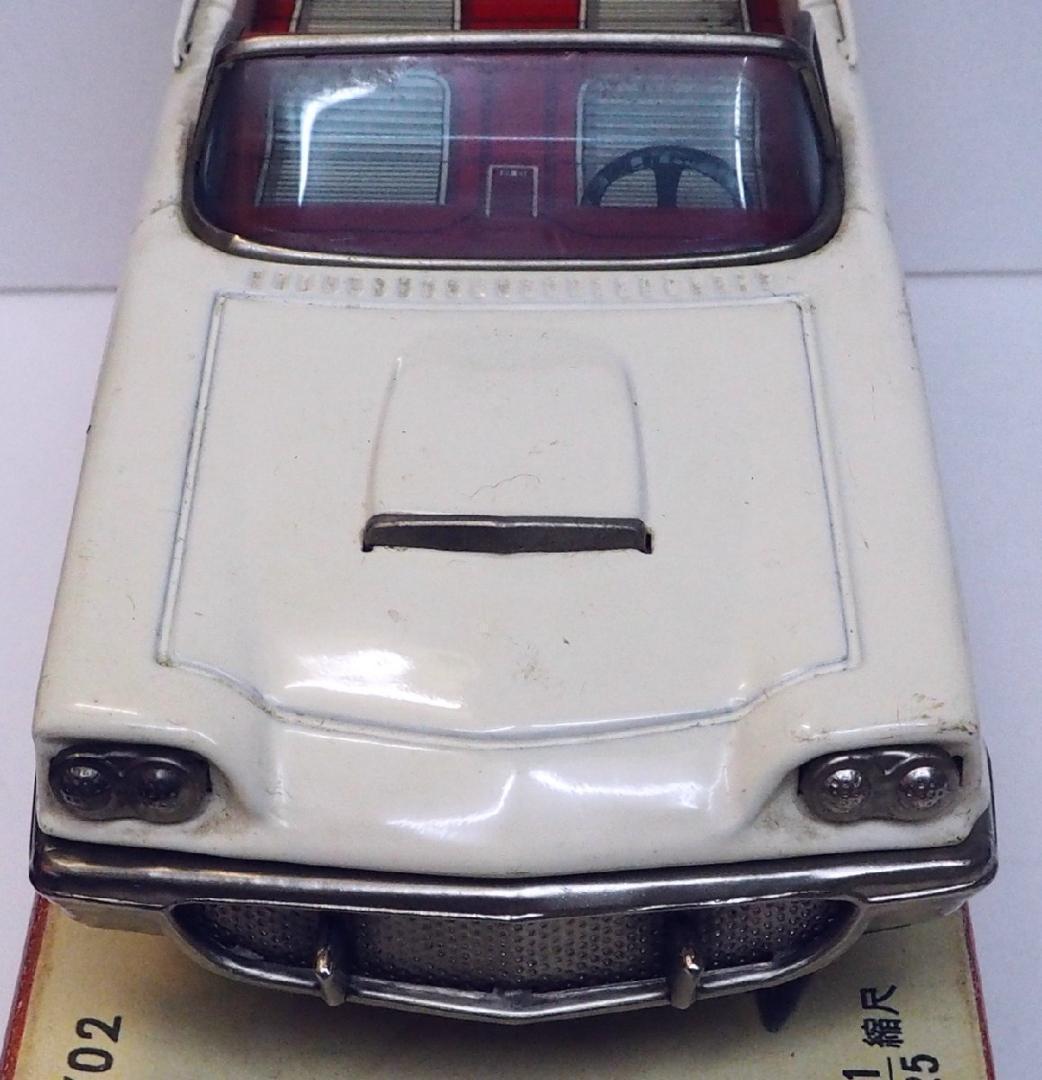 萬代屋【フォード サンダーバード オープン白】ブリキ tin car 箱はコピー
