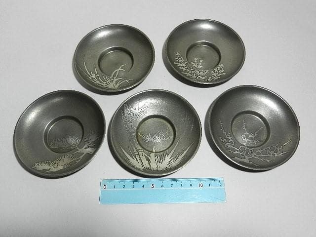 「乾茂號」造　花文図柄錫製茶托五客揃（欄、竹、菊、梅、松）