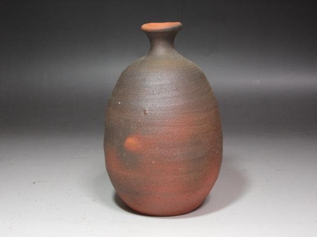 【1/26までセール】☆　岡田輝　備前徳利　味わいのある曲線の一品☆y235