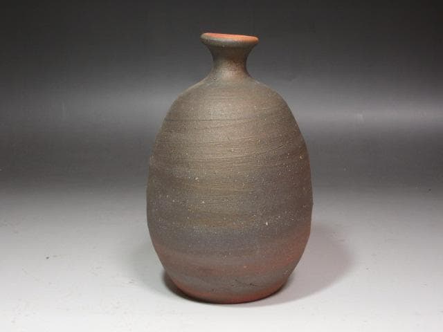 【1/26までセール】☆　岡田輝　備前徳利　味わいのある曲線の一品☆y235