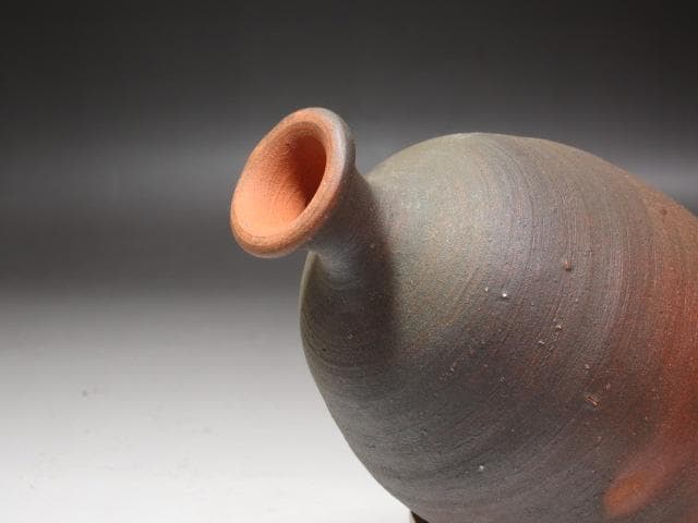 【1/26までセール】☆　岡田輝　備前徳利　味わいのある曲線の一品☆y235