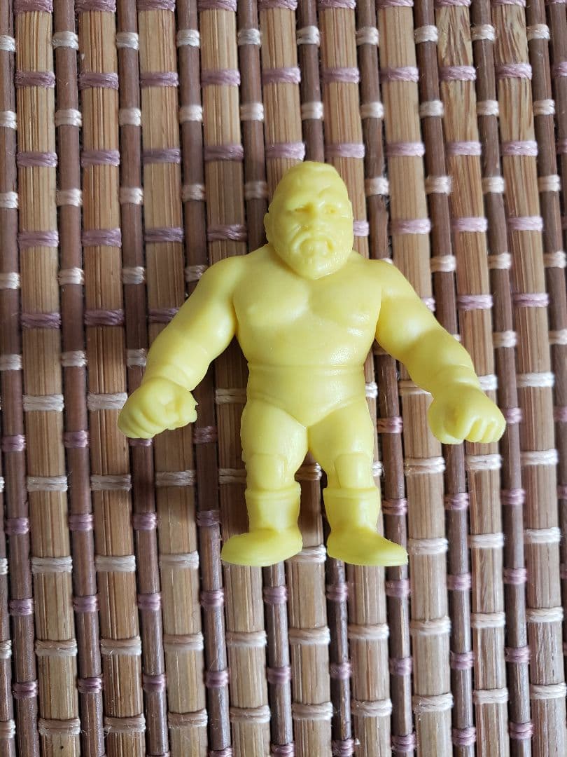 プロレス消しゴム　アニマルウォーリア　黄色　キン消し　キャラクター