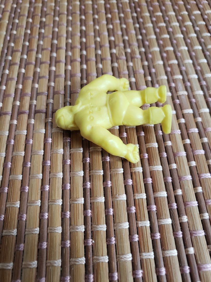 プロレス消しゴム　アニマルウォーリア　黄色　キン消し　キャラクター