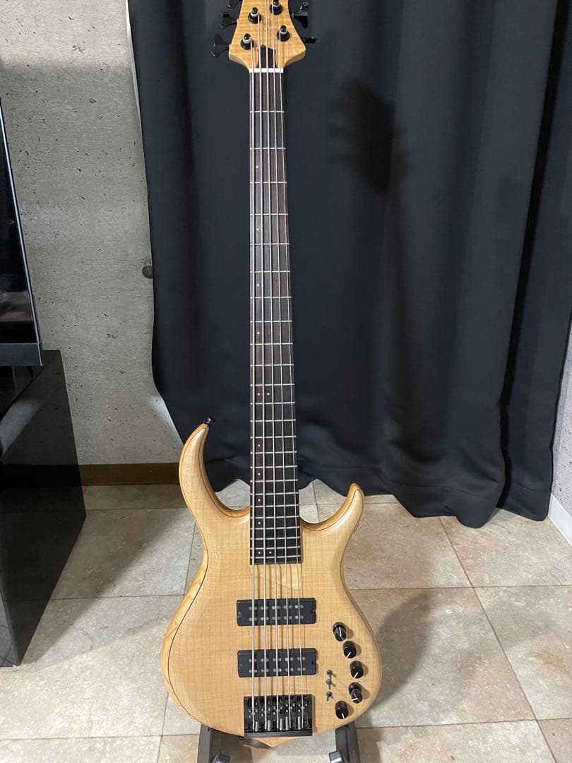 Sire / M7 Ash-5 NT 5弦ベース