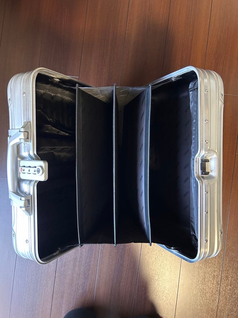 RIMOWA リモワ TOPAS 26L ビジネス4輪 TSA