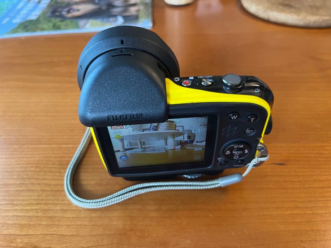 FINEPIX XP70 防水カメラ　レアな広角レンズアダプタ付