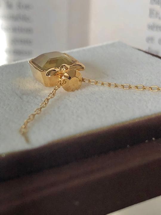 フローライトの香水瓶　ペンダントトップ