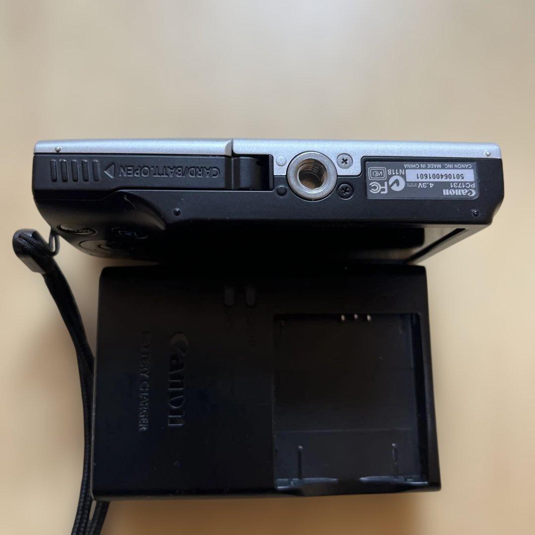 Canon PowerShot A2400IS デジタルカメラ　シルバー