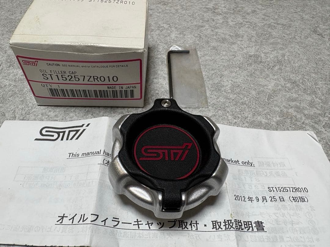 スバル　STI オイルフィラーキャップ