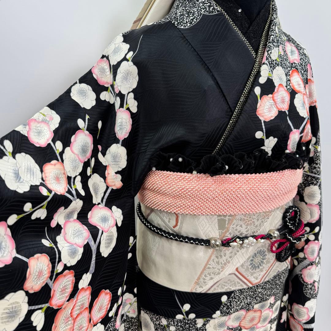 豪華振袖9点フルセット 地紋　銀駒刺繍　黒地　梅紋様　成人式　お正月　結婚式