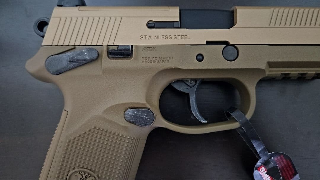 FNX-45 Tactical 本体と付属品