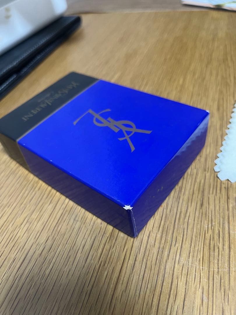 Yves Saint Laurent ロゴブローチ