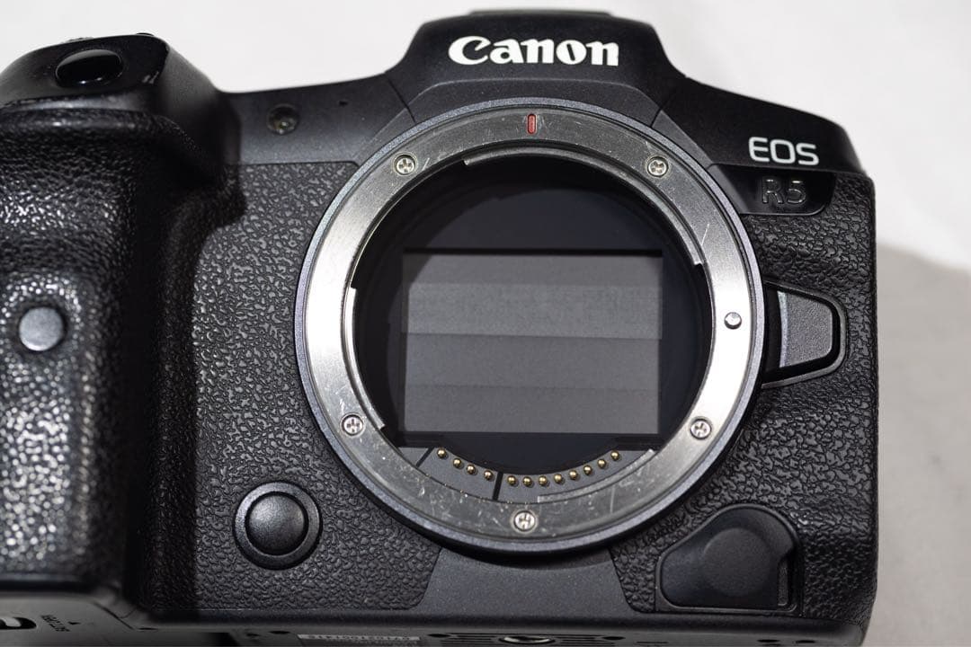 Canon EOS R5 本体　キズあり　バッテリーとチャージャーなし
