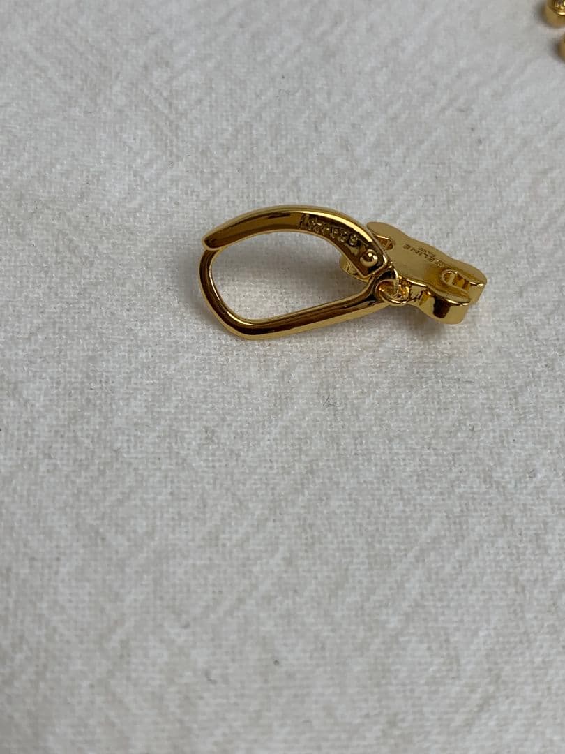 ゴールド トリオンフ ラインストーン ピアス