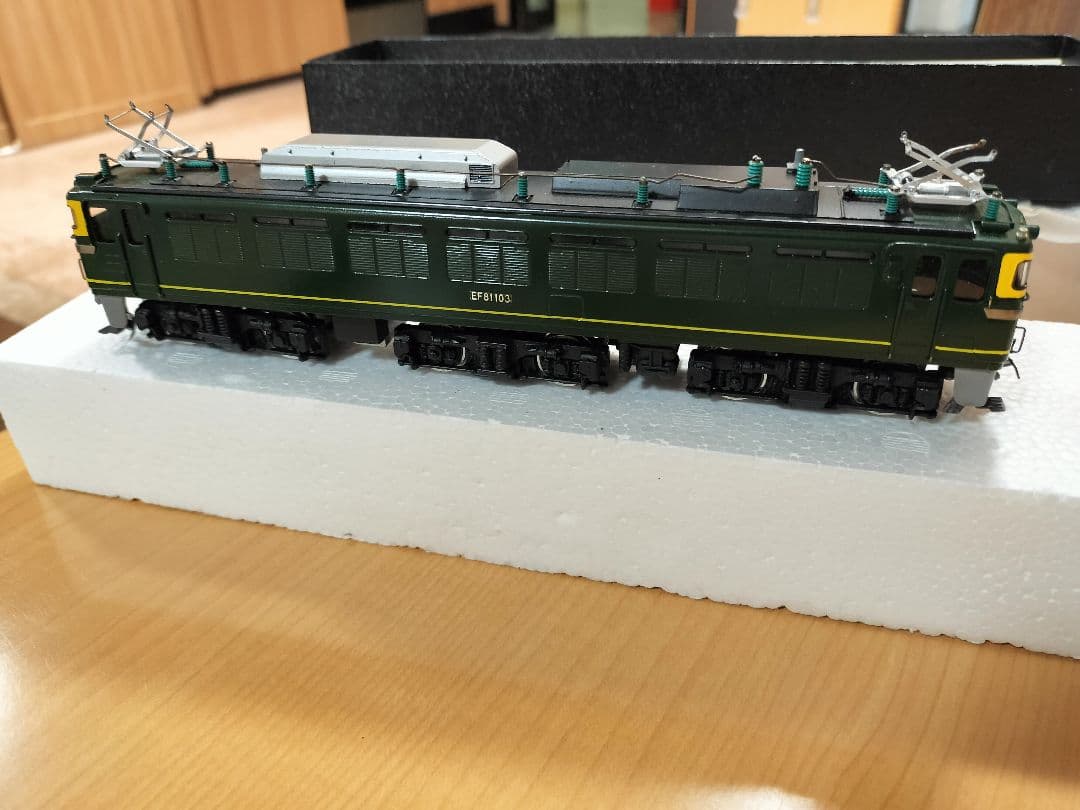 r*3様 エンドウ　EF81 トワイライトエクスプレス　HO 　電気機関車　ジャ