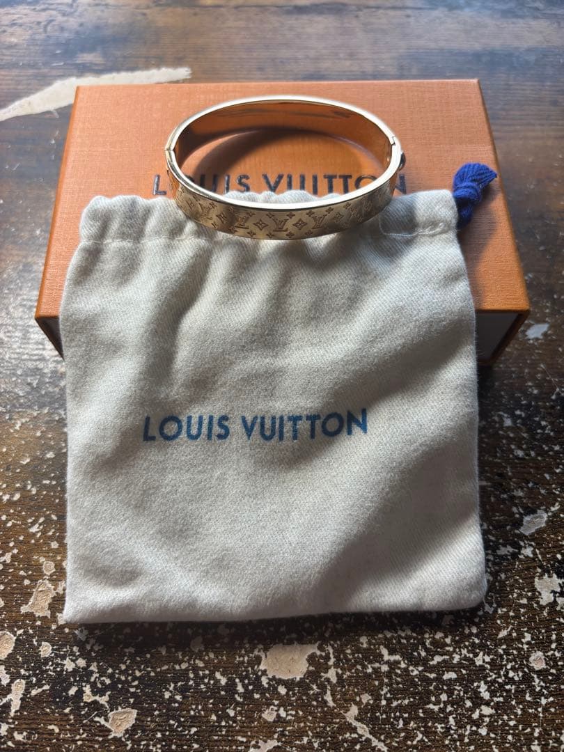 Louis Vuitton（ルイ・ヴィトン）カフ・ナノグラム ブレスレット