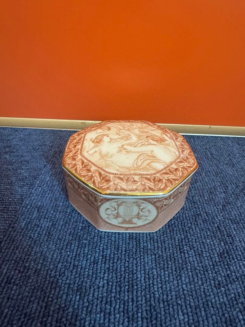 1911  ウェッジウッド  小物入れ　陶器　金彩