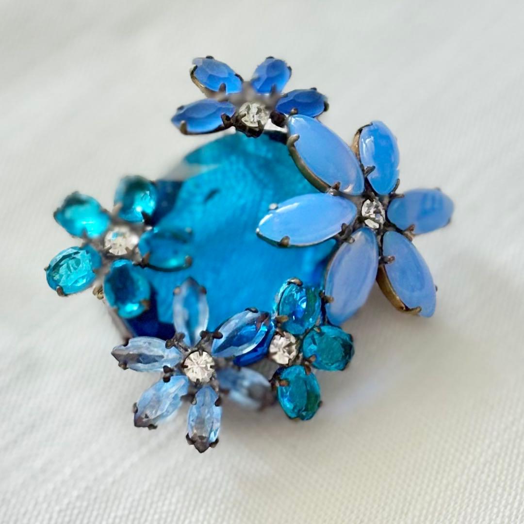 チェコガラス　ブローチ　ブルーフラワー
