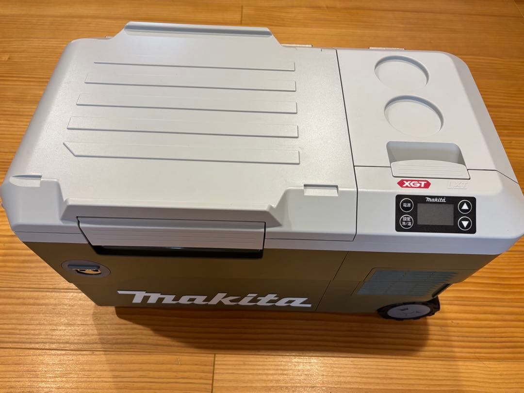 Makitaポータブル冷蔵庫 CW001Ｇ＋バッテリー18v６.0ah2個付美品