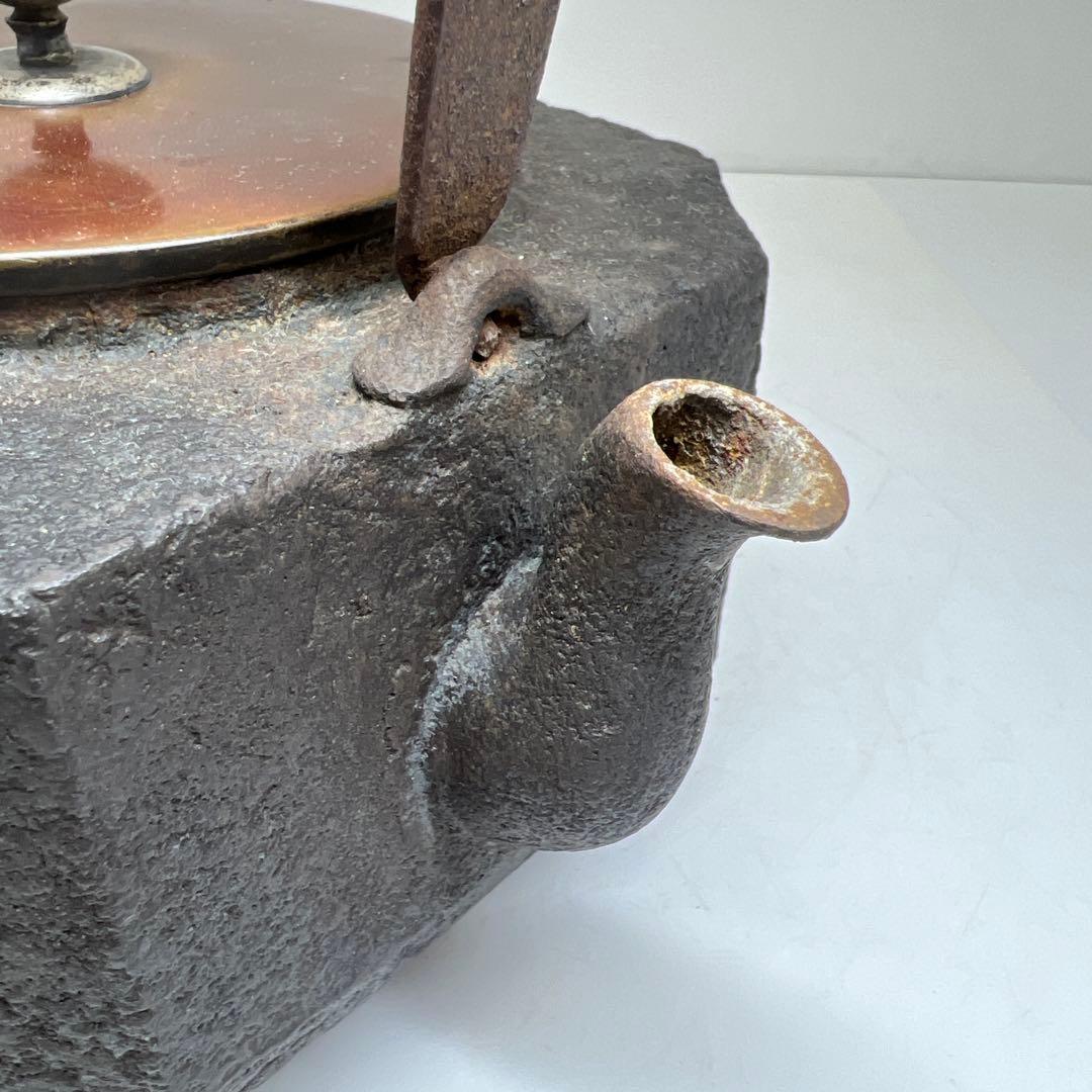 精金堂　雷文象嵌把手八角鉄瓶　合箱　1708g 東Y7-0509⭐︎2Fトニチ