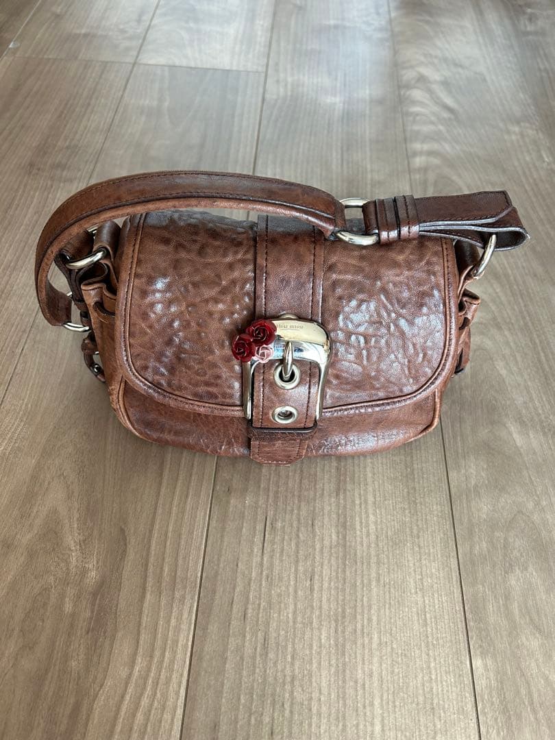 miumiu ミュウミュウ ショルダーバック ブラウン 赤い薔薇バラ飾り