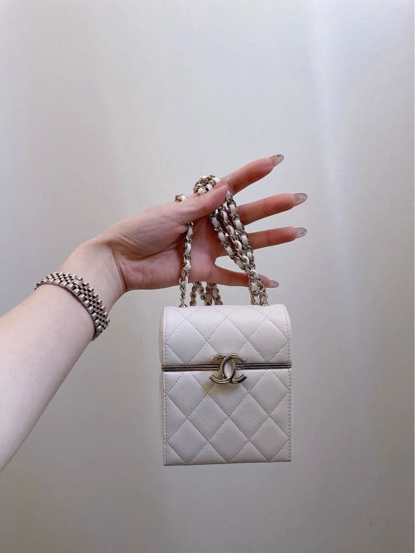 CHANEL ホワイト ミニバッグ