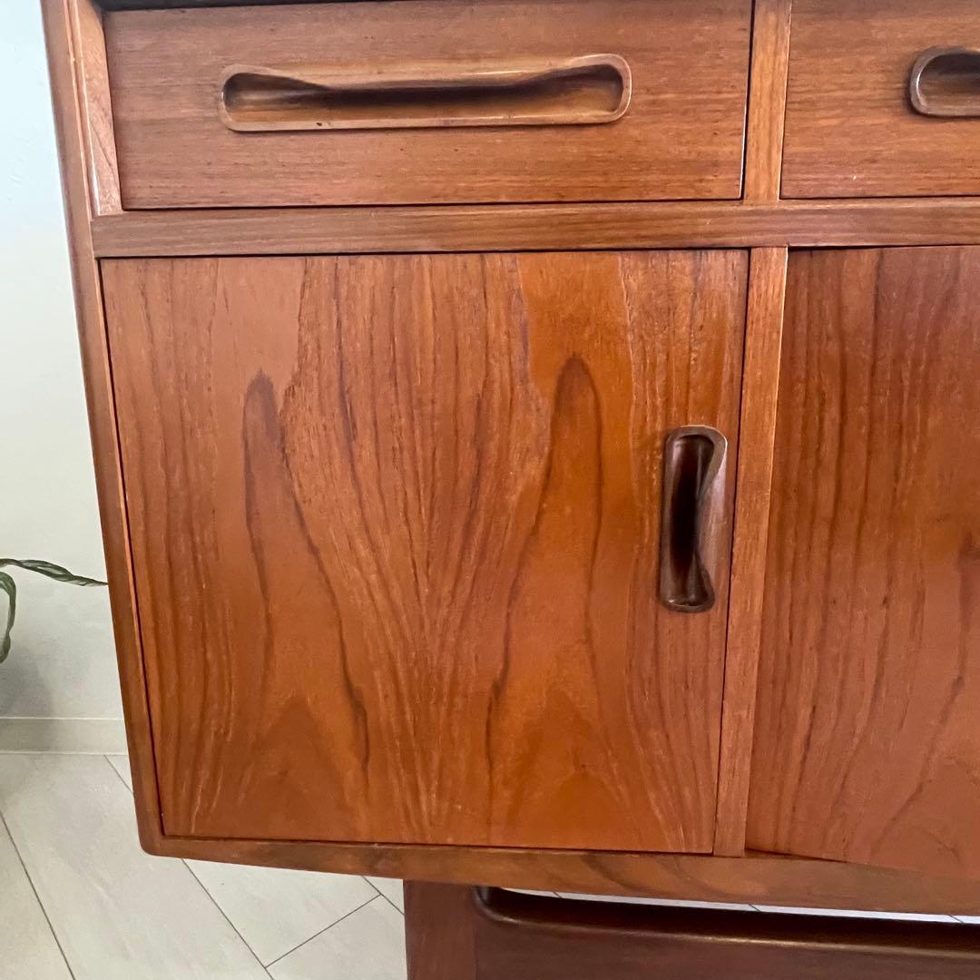 ● ピッツァ　G-PLAN Fresco脚付きサイドボード