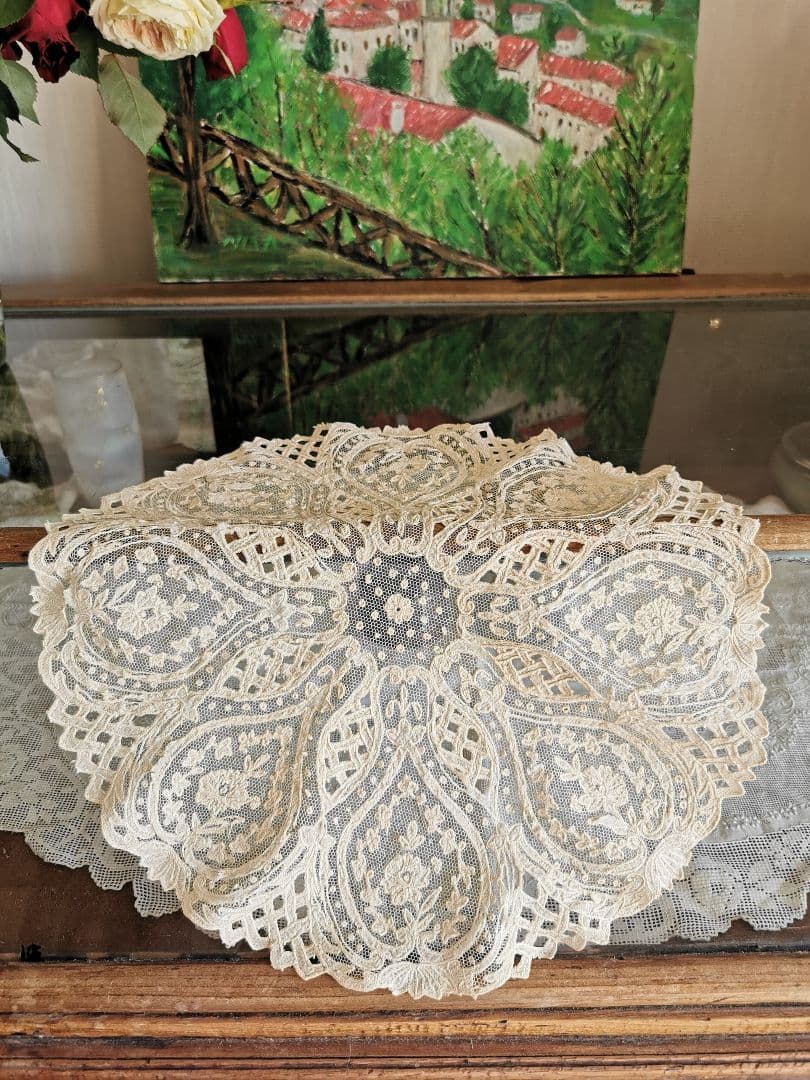 アンティーク キャリックマクロスレース 花と蓮 百合紋アップリケ 籠編みドイリー