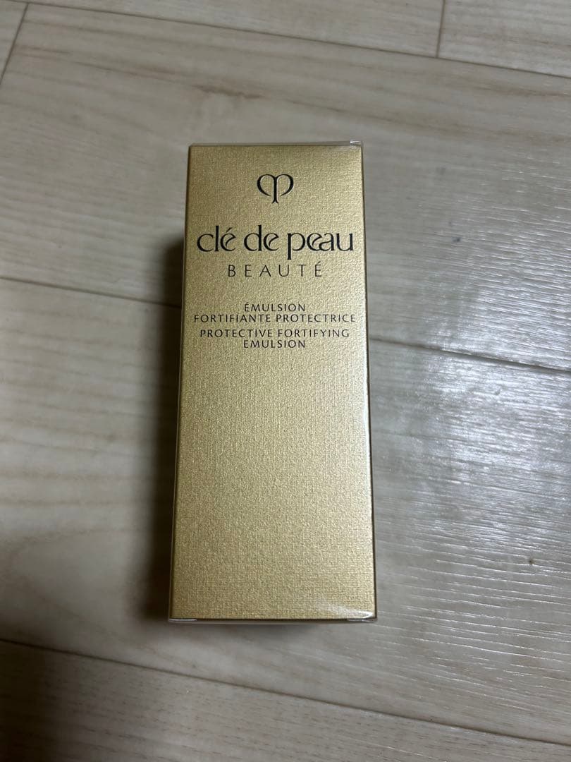 本日23時まで値下げ‼️クレドポーボーテ 日中用乳液