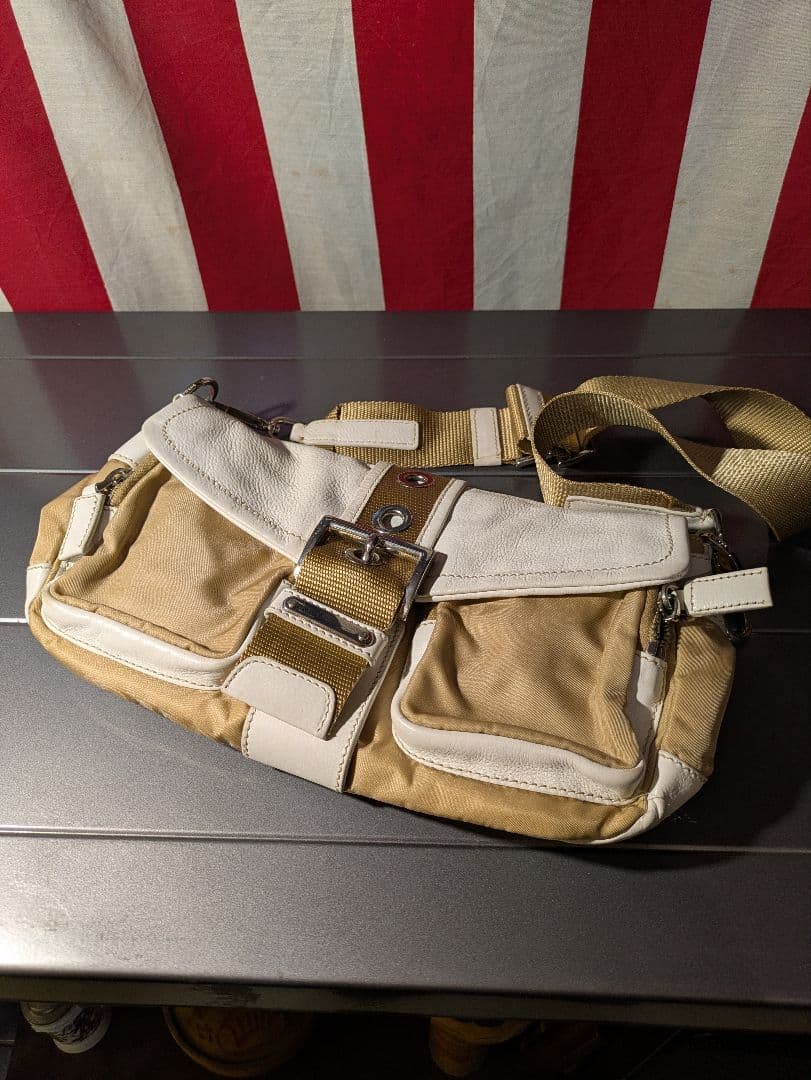 【美品】PRADA 　プラダ　三角プレート　ショルダー　レザー　金具　ナイロン