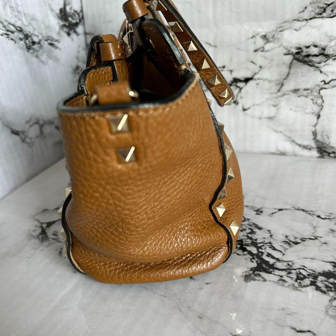 ヴァレンティノガラヴァーニ　ハンドバッグ　ロックスタッズ　ブラウン