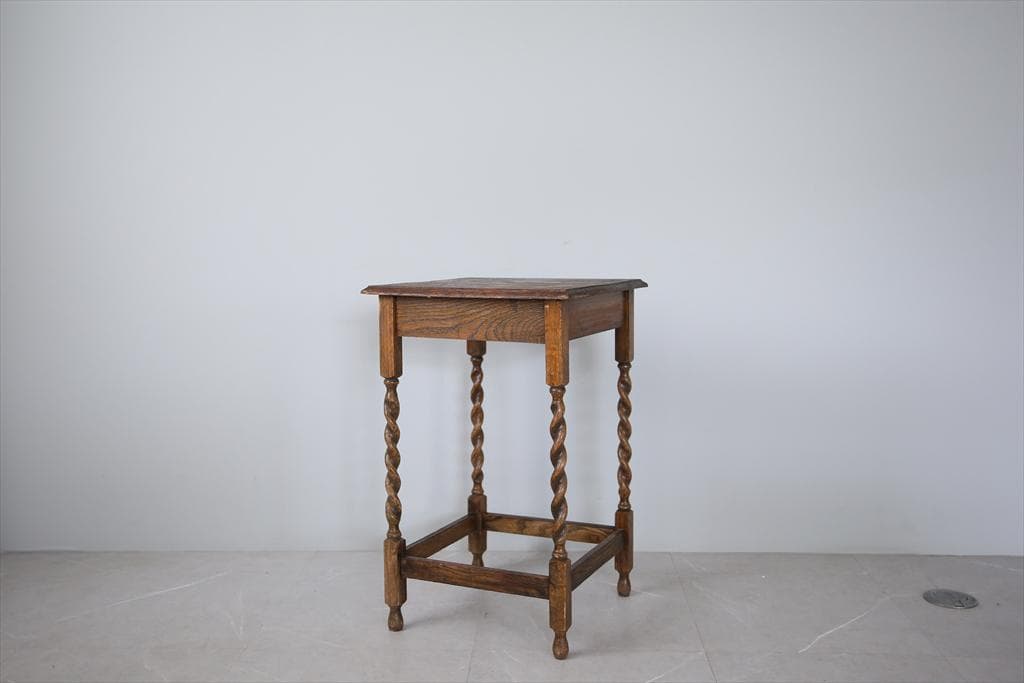 英国アンティーク木製サイドテーブル/オケージョナル机/飾り棚/花台(79-275