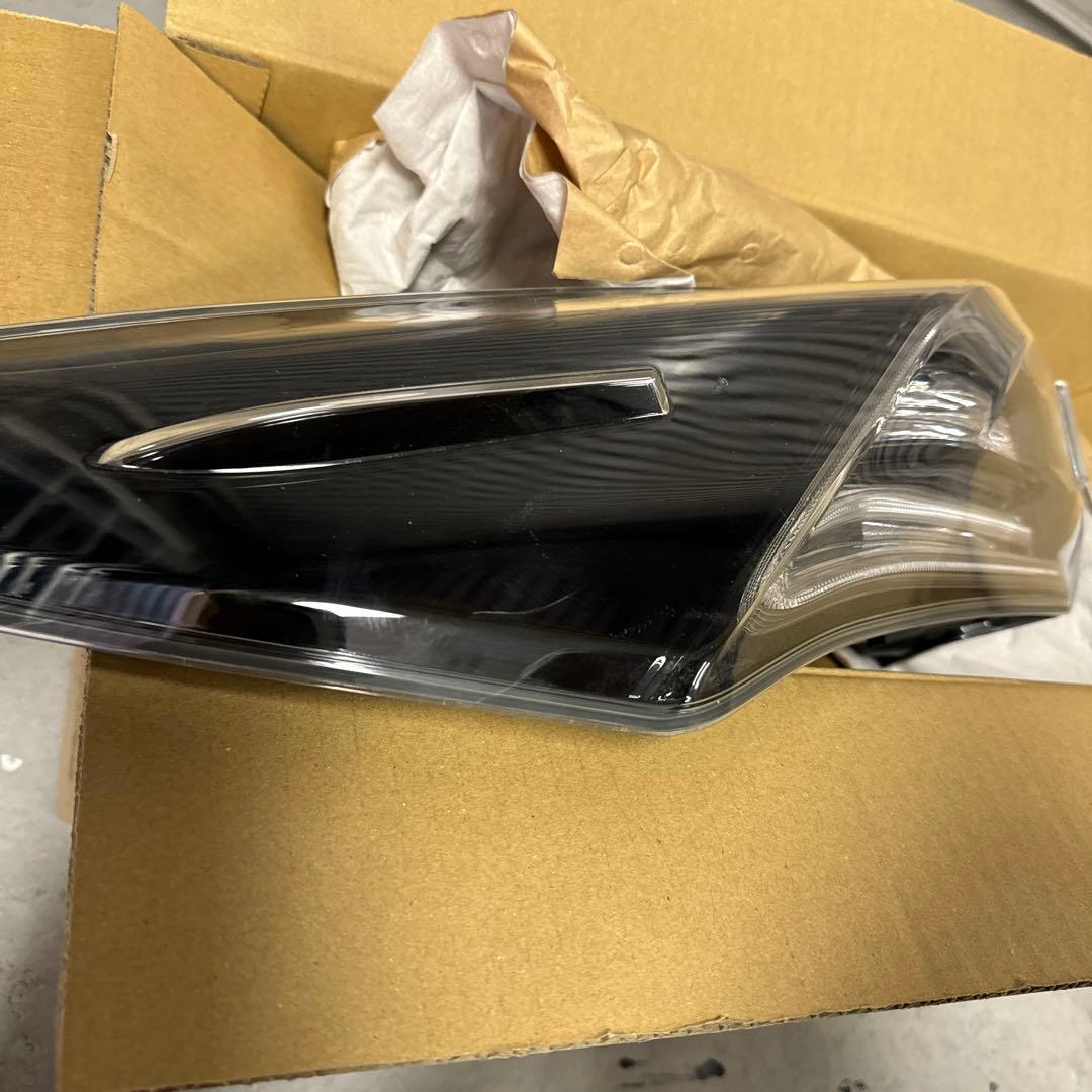 TOYOTA ハリアー　左テール