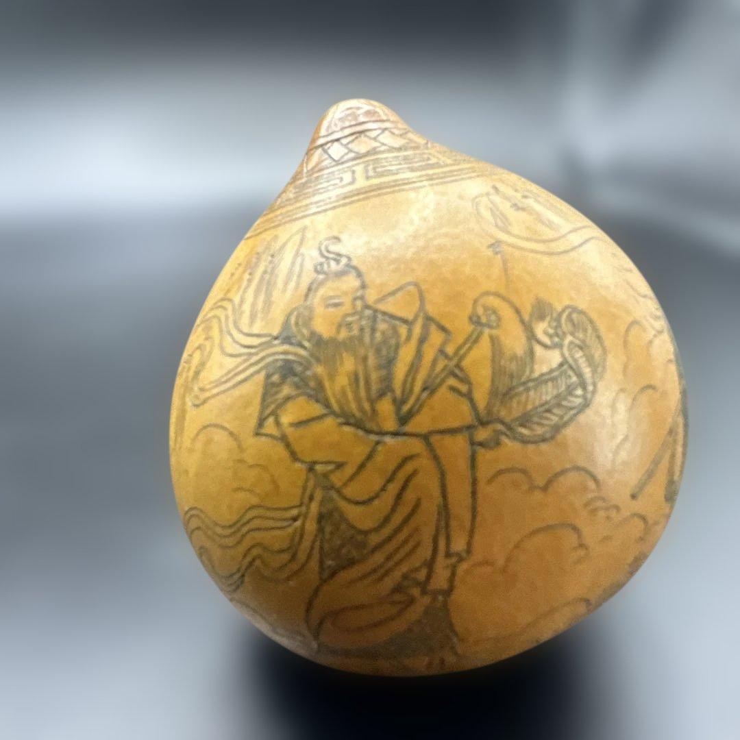 彫刻オブジェ 牛と人物と松のデザイン