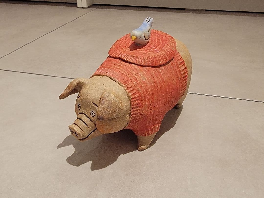 かとうゆみさん作　豚と鳥の蓋物