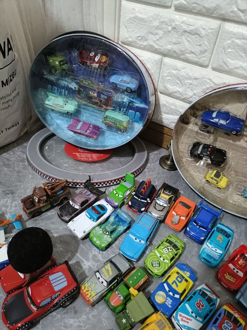み*る様 カーズ　ミニカー　 ピストンカップセット　トミカ　マテル　カスタムタイ