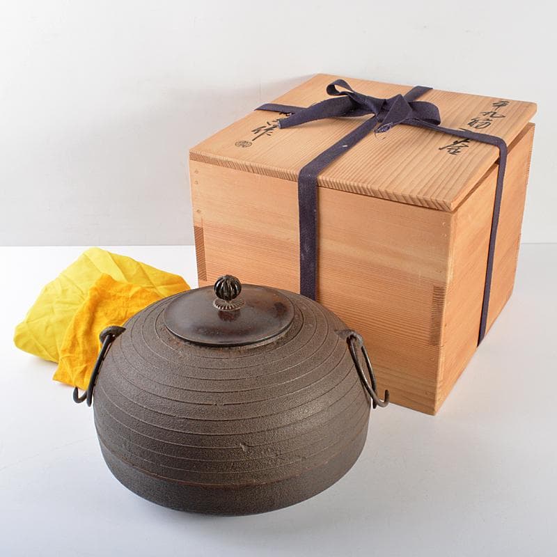 茶道具　人間国宝　釜師　高橋敬典作　平丸筋入釜　鉄釜　共箱　M　R5291B