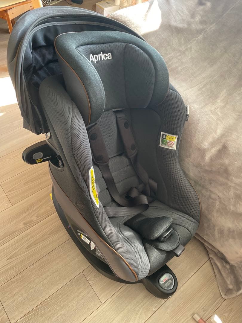 年末年始特化　Aprica 車用チャイルドシート グレー