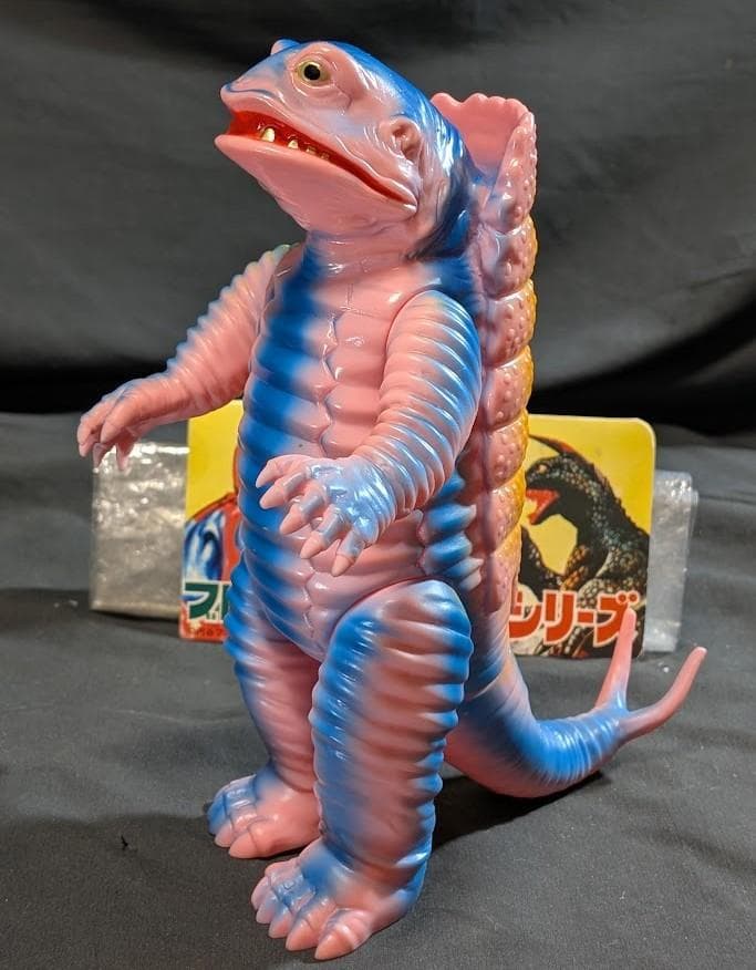 ケムラー「ウルトラマン」登場怪獣（ブルマァク復刻）ヘッダー付ソフビフィギュア