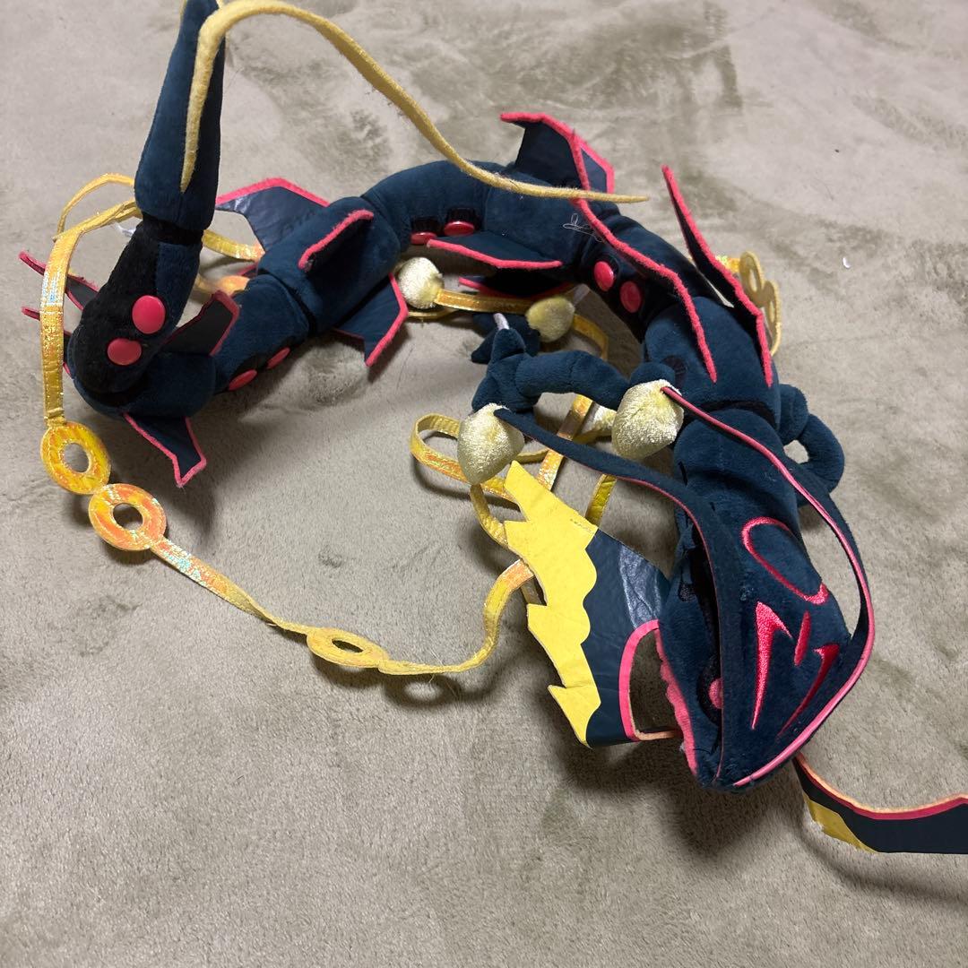 黒いメガレックウザぬいぐるみ