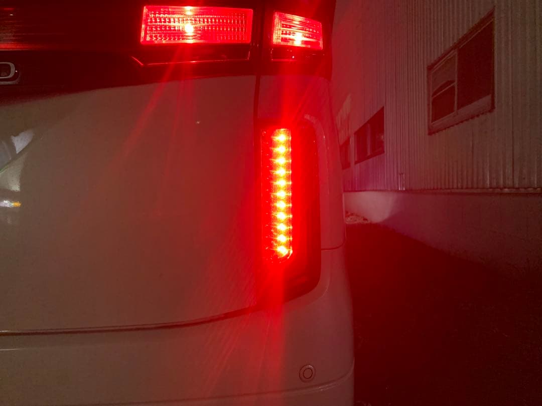 E52 エルグランド Valenti （ヴァレンティ）テールランプ レッド