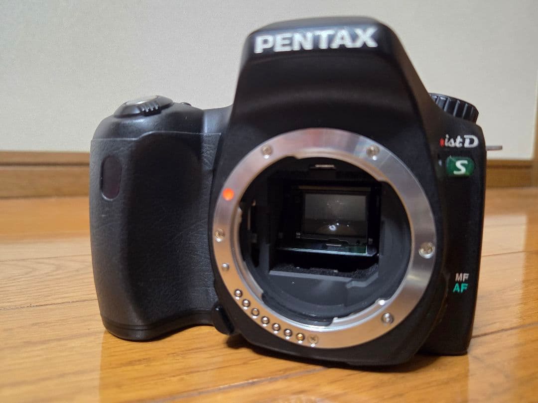PENTAX istDs デジタル一眼レフカメラ 本体とレンズ付き