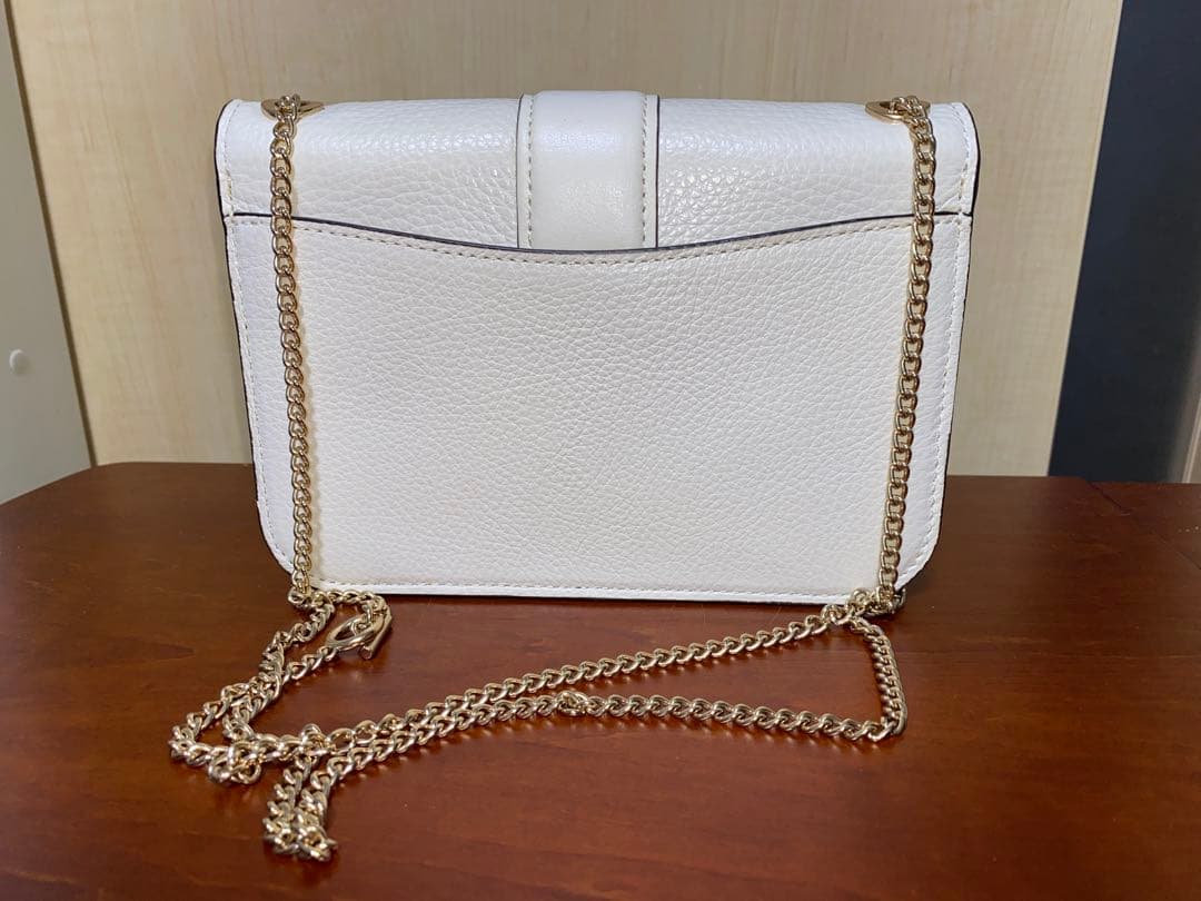 COACH ホワイトレザー ショルダーバッグ 馬車ロゴ ゴールドチェーン 美品