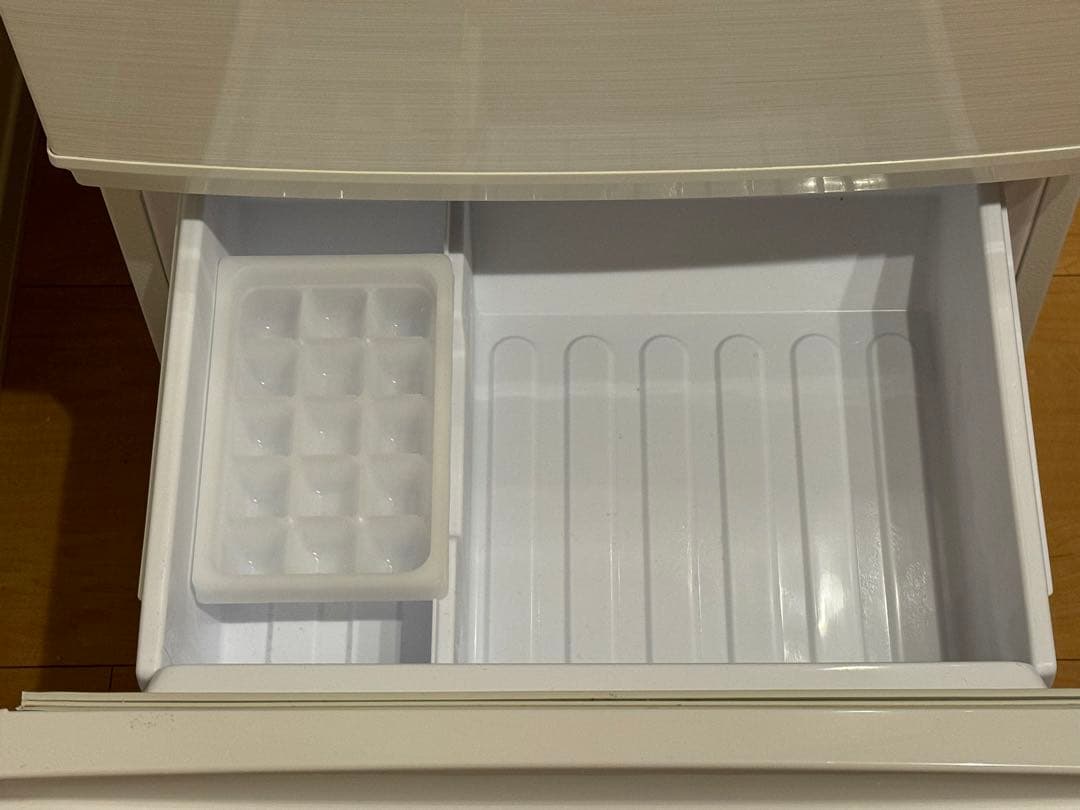 送料無料 2019年製 シャープ 2ドア冷蔵庫 SJ-D14E-W/137L