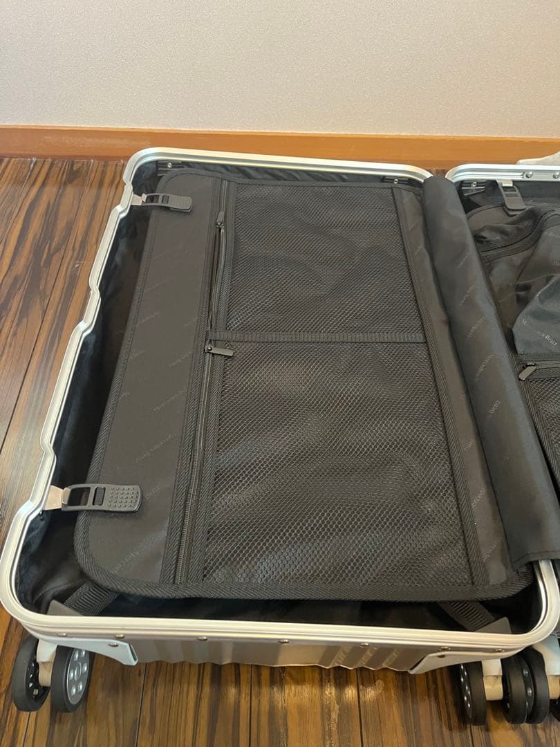 新品未使用メルセデスベンツ　キャリーケース　65リットル