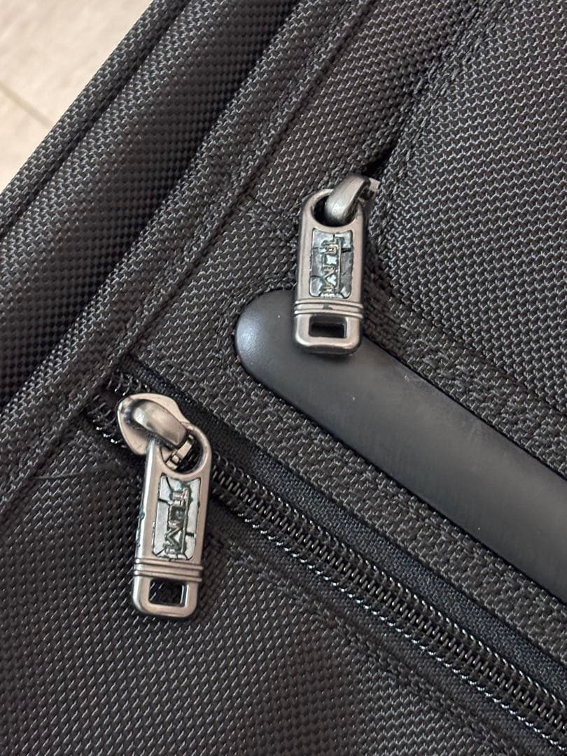 A*A様 美品 TUMI ブラック キャリーケース　22022D4