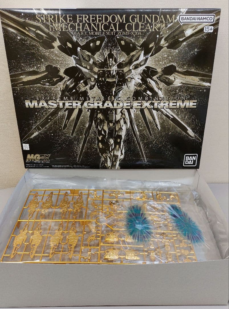 新品　MGEX 1/100 ストライクフリーダムガンダム [メカニカルクリア]