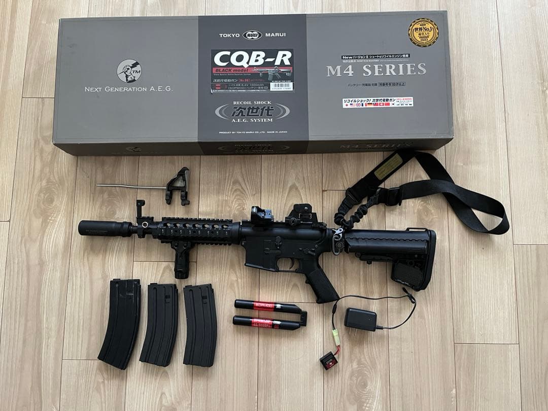 東京マルイ CQB-R M4 カスタム＋充電器＋専用バッテリー付き