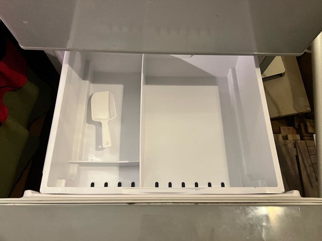 や*ち様 日立　3ドア　真ん中野菜室　冷蔵庫　自動製氷　R-K320FV 地域限